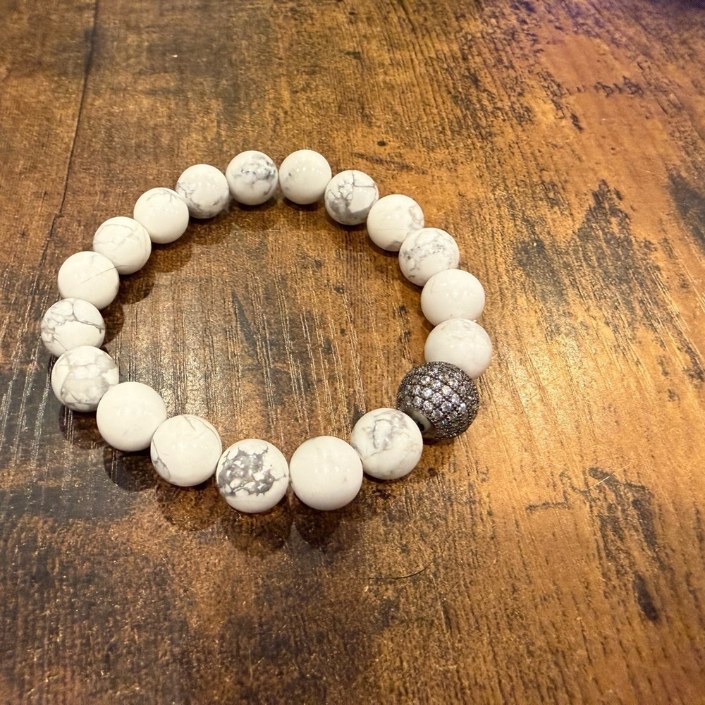 Howlite Crystal Bracelet with Silver Studded Accent Bead Stretch Bracelet - Picture 5 of 5